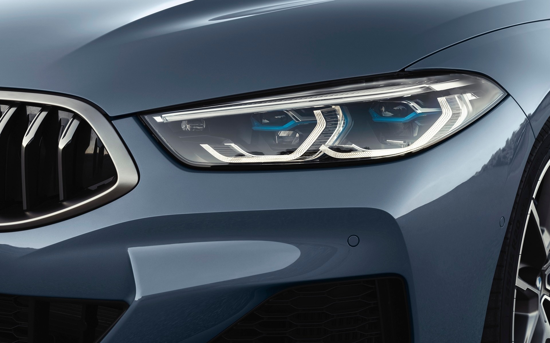 <p>Phares &agrave; DEL et laser de la BMW S&eacute;rie 8&nbsp;2019</p>