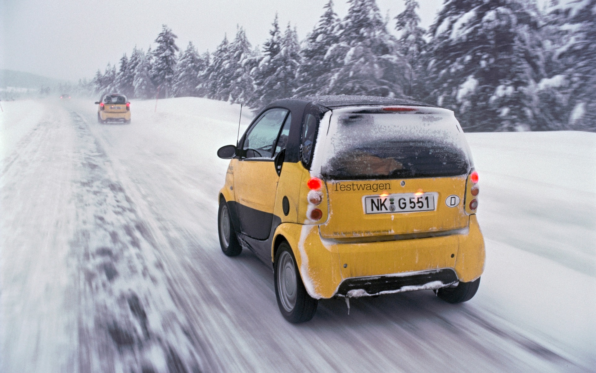 <p>A car for all seasons: Winter testing of the smart fortwo in 1997.</p>