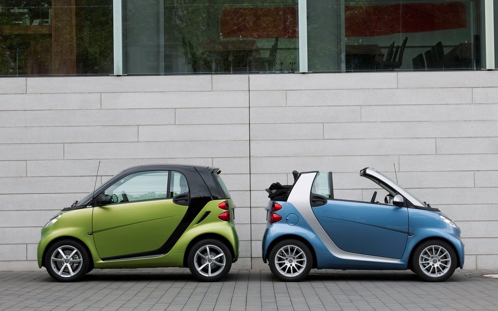 <p>2010 smart fortwo model range, coupe and cabriolet</p>