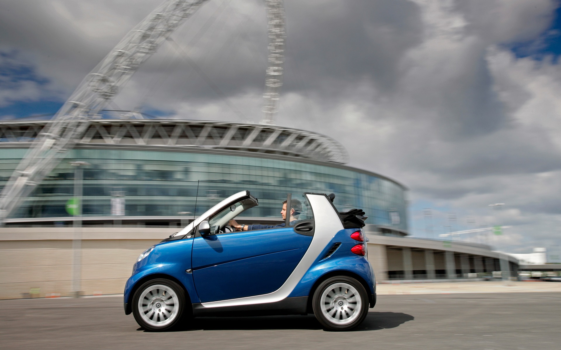<p>The first smart fortwo micro hybrid drive</p>