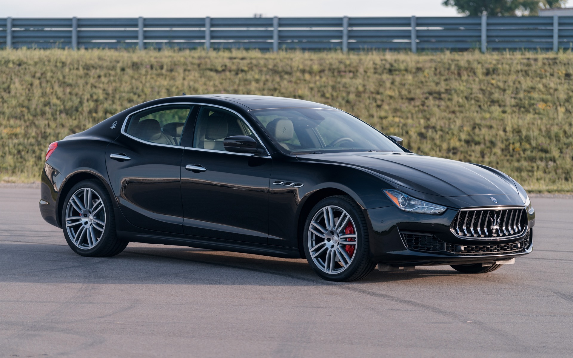 <p>Maserati Ghibli S Nero 2019</p>