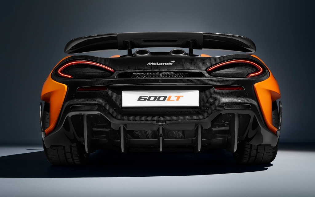 <p>The new 2019 McLaren 600LT sports an extended rear diffuser</p>