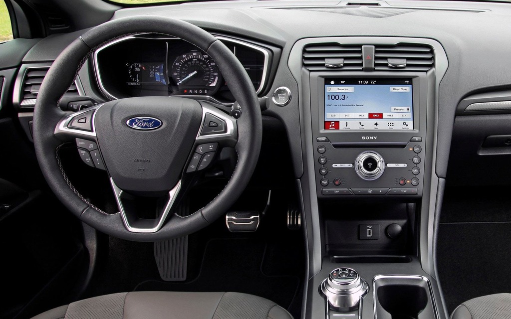 <p>2019 Ford Fusion interior</p>