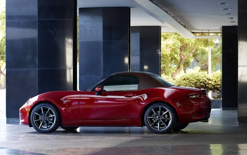 <p>2019 Mazda MX-5</p>