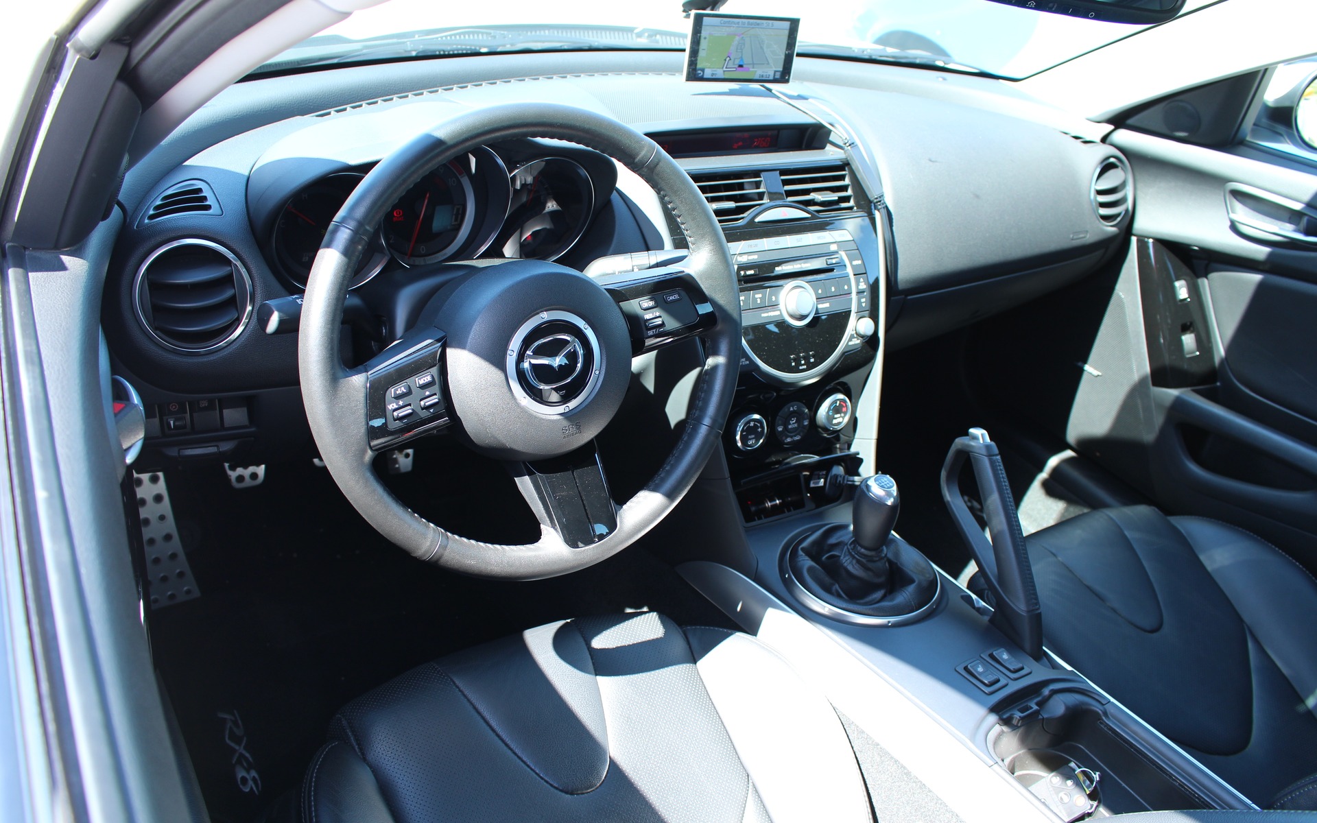 <p>Mazda RX-8&nbsp;2011</p>