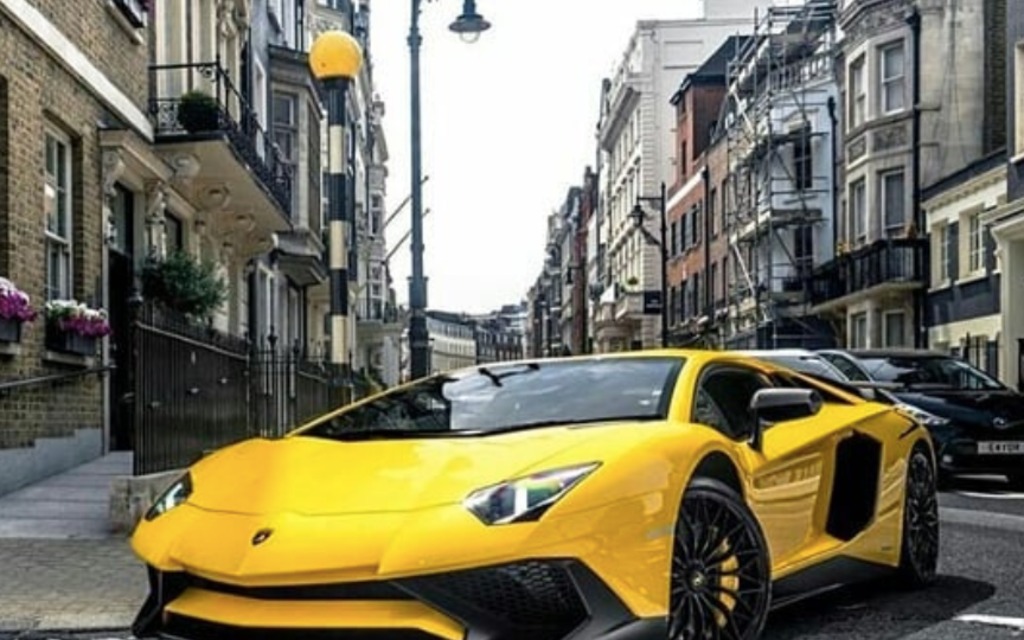 <p>Lamborghini Aventador</p>
