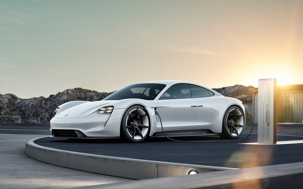 <p>Porsche Mission E Concept is set to become the 2020 Porsche Taycan</p>