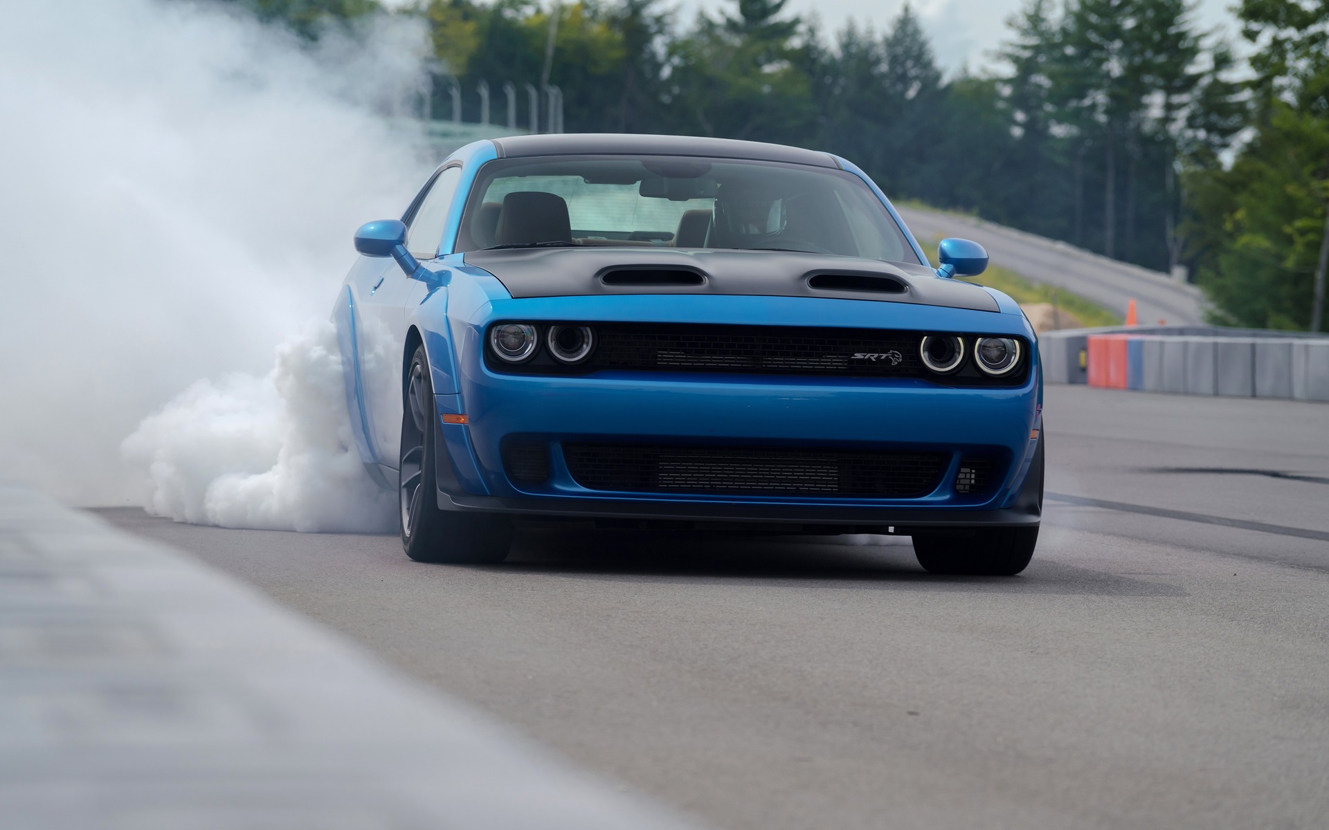 Dodge Hellephant: 1000 Horsepower, 950 lb.-ft. - The Car Guide