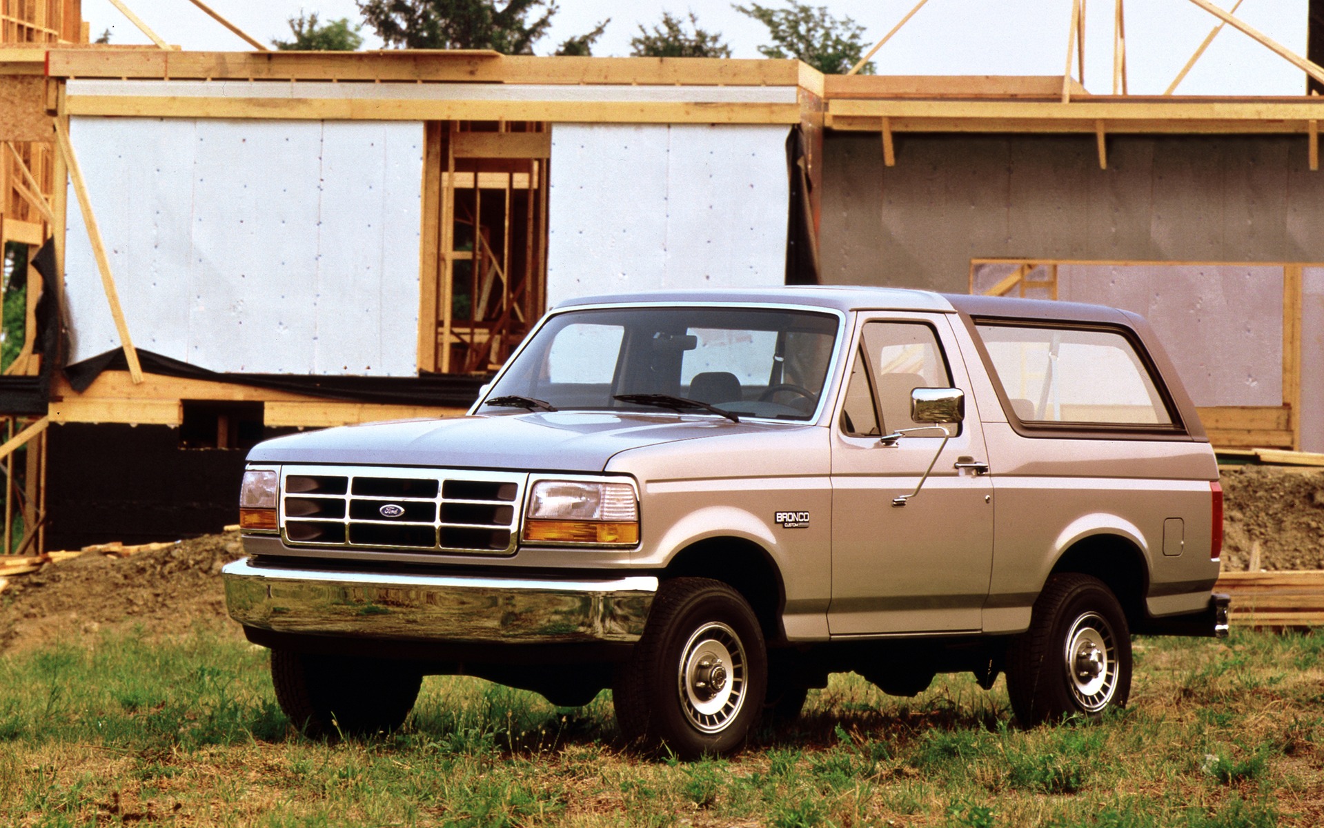 <p>Ford Bronco 1992</p>