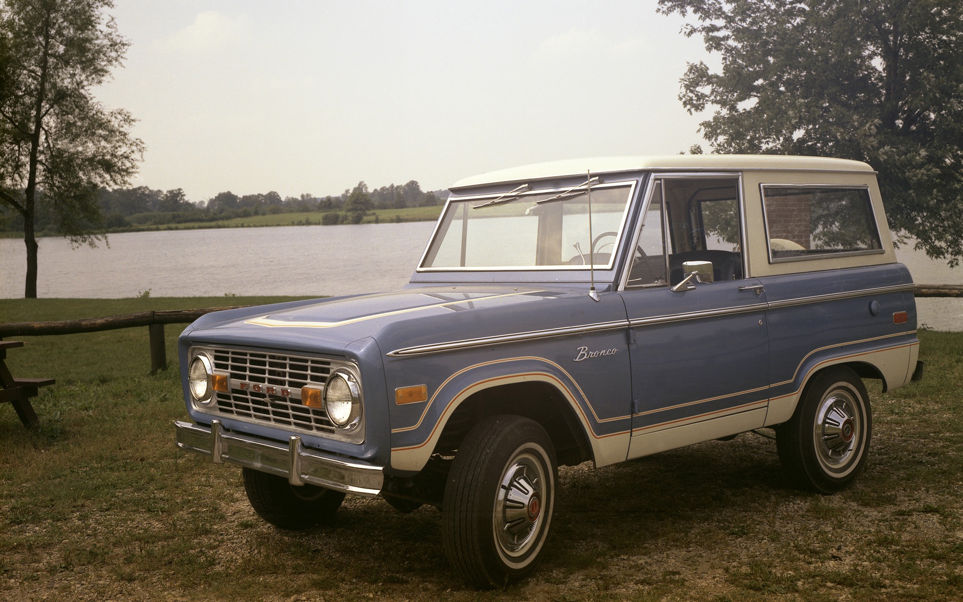 <p>1973 Ford Bronco</p>