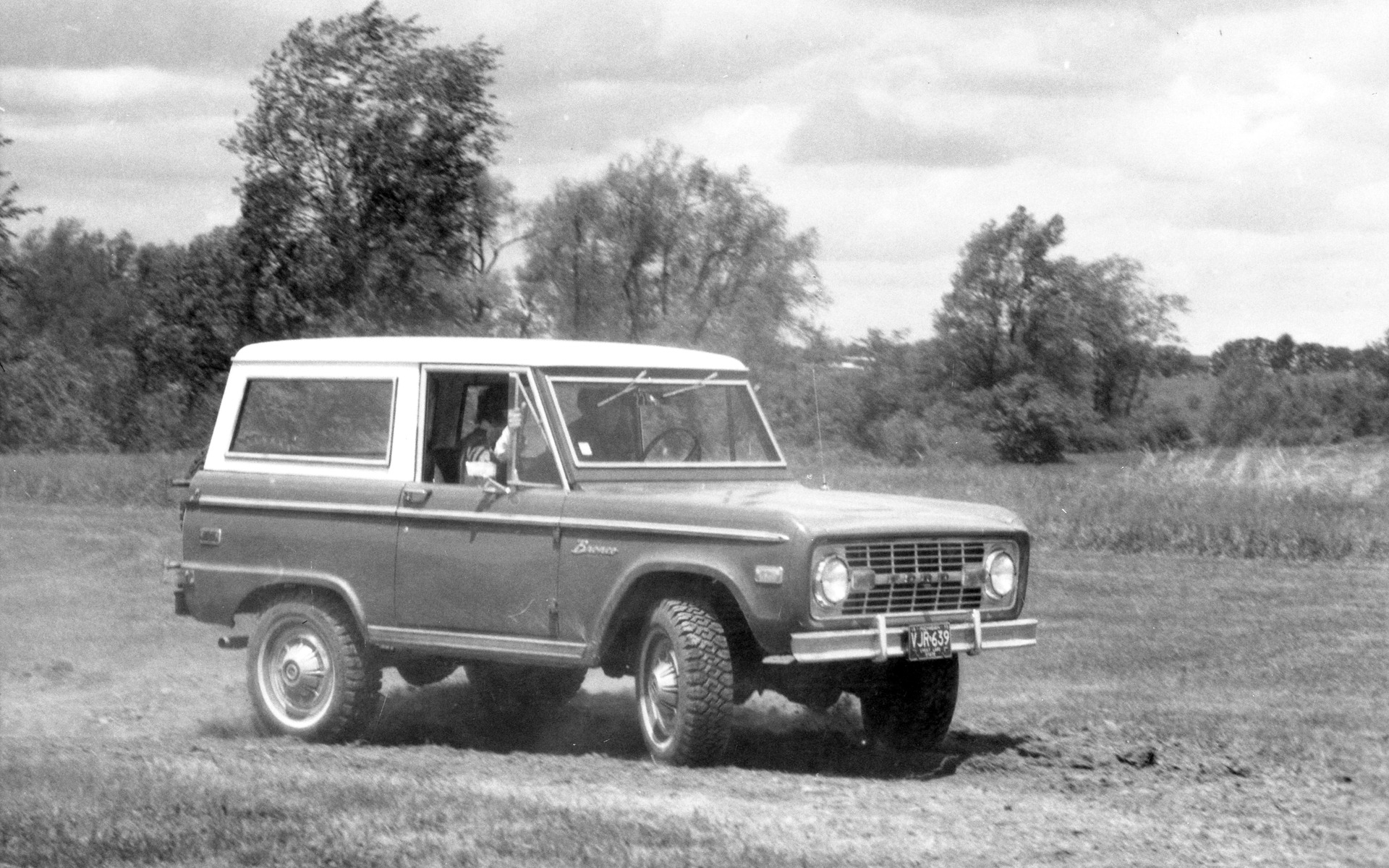 <p>1974 Ford Bronco</p>