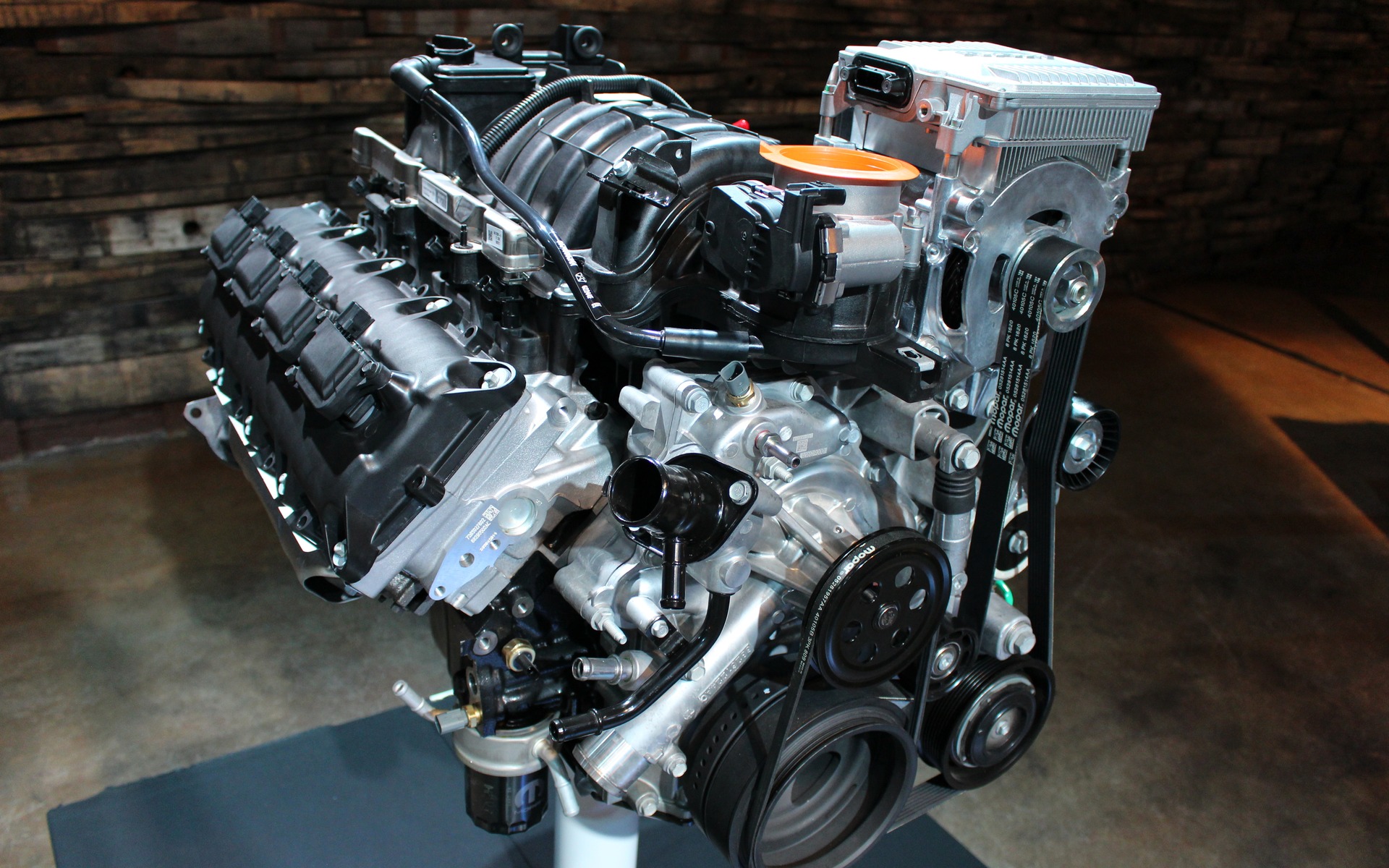<p>The 5.7-litre HEMI V8 equipped with the eTorque hybrid system.</p>