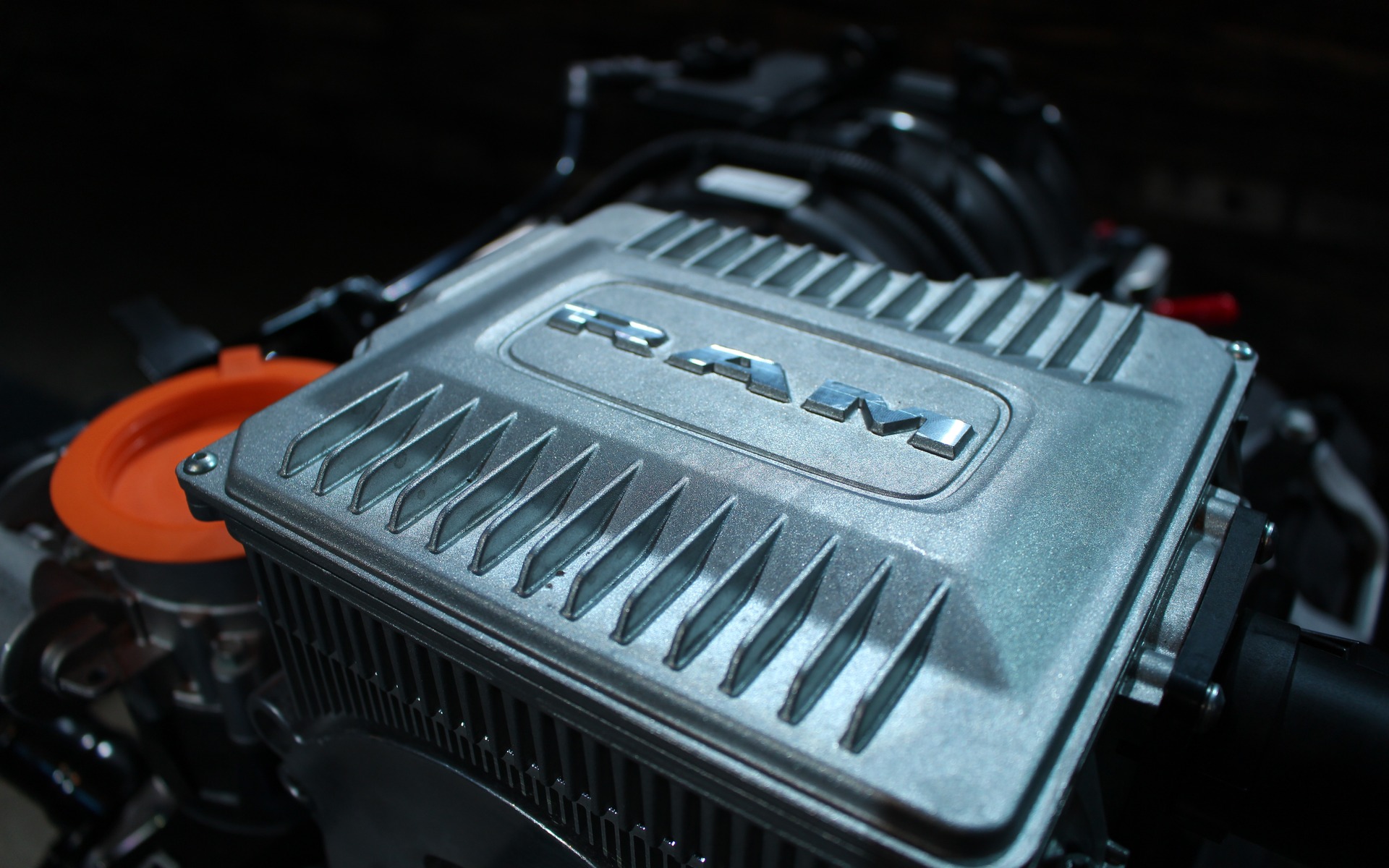 <p>The 5.7-litre HEMI V8 equipped with the eTorque hybrid system.</p>