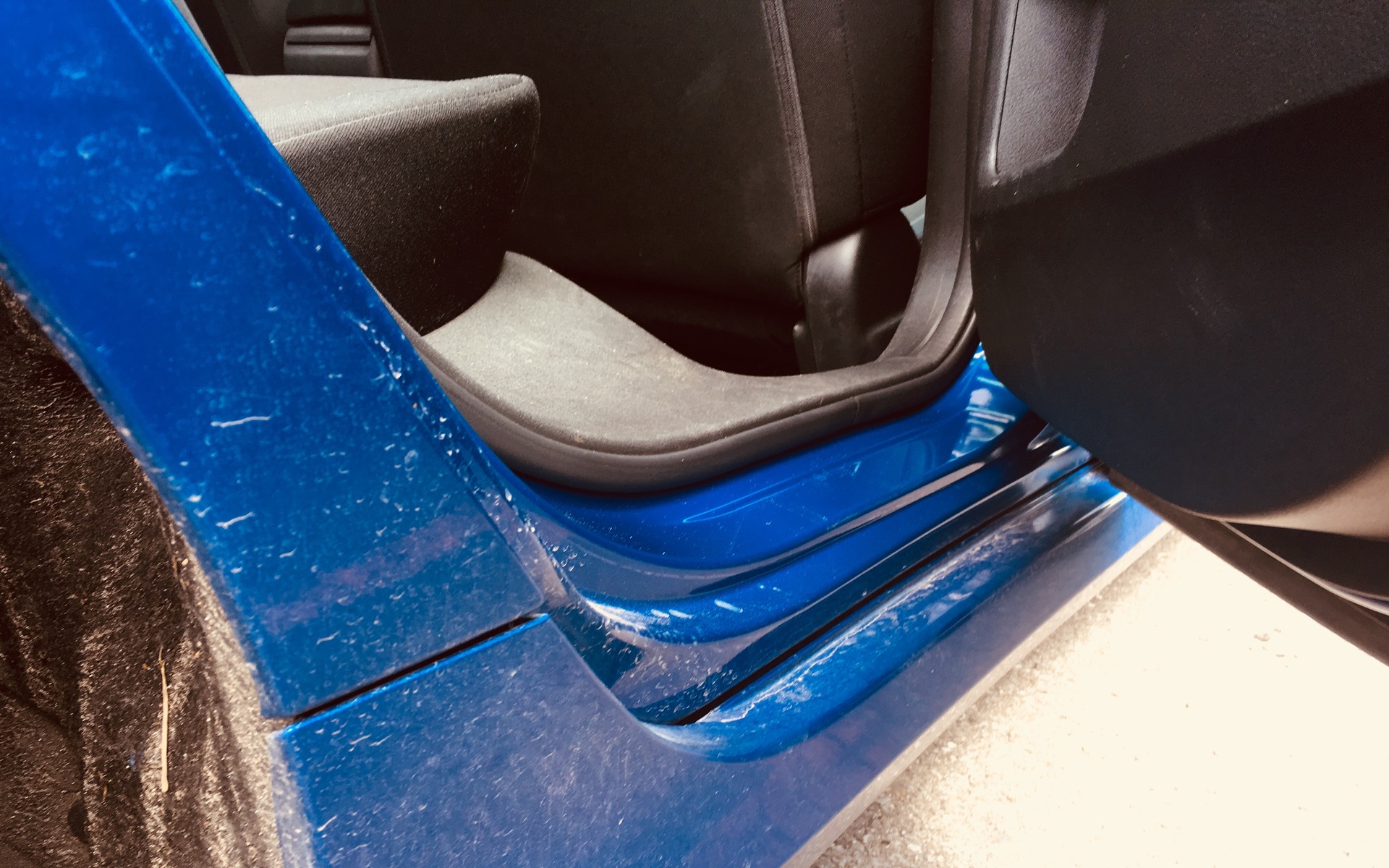 Comment nettoyer les plastiques intérieurs d'une voiture ? - Voitureo
