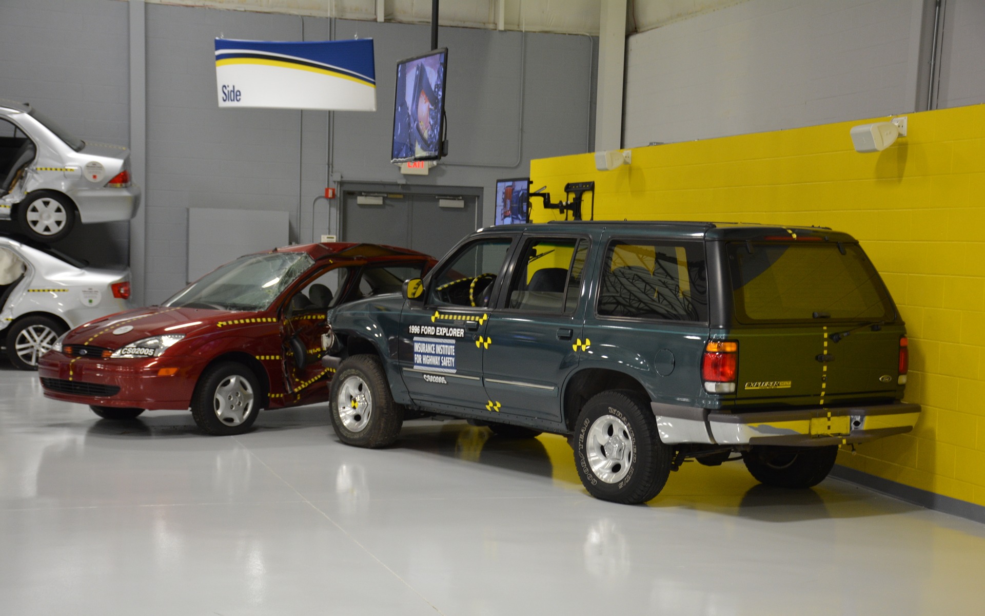 <p>IIHS Vehicle Research Center</p>