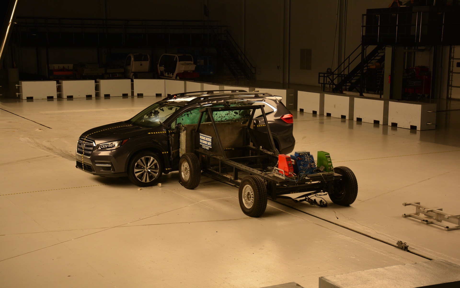 <p>IIHS side impact crash test for 2019 Subaru Ascent</p>