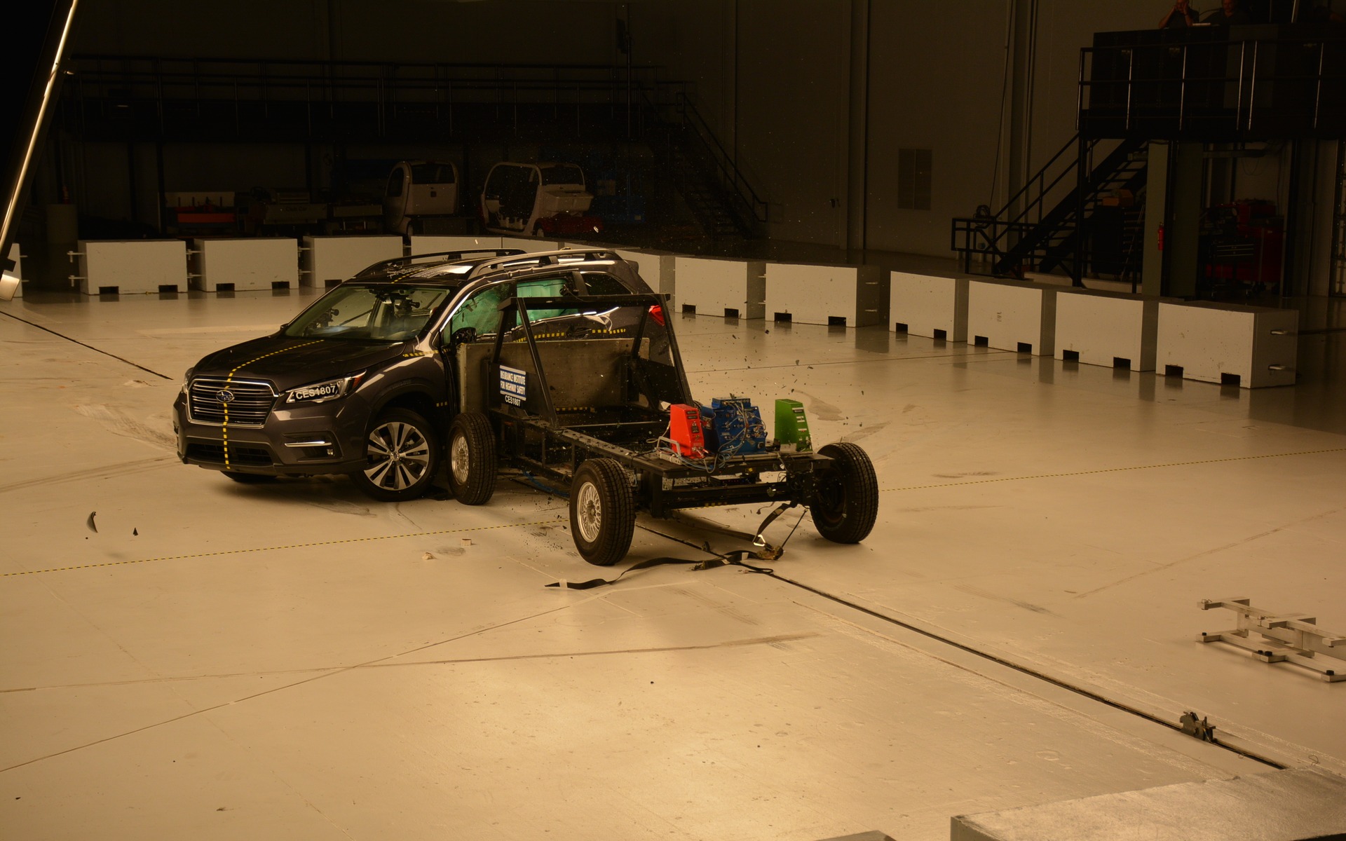 <p>IIHS side impact crash test for 2019 Subaru Ascent</p>