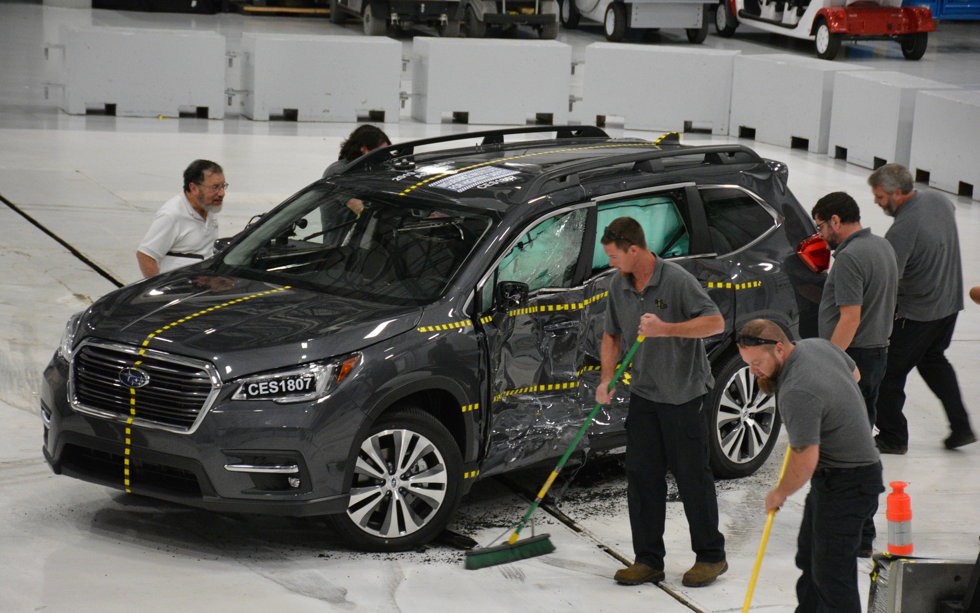 <p>IIHS side impact crash test for 2019 Subaru Ascent</p>