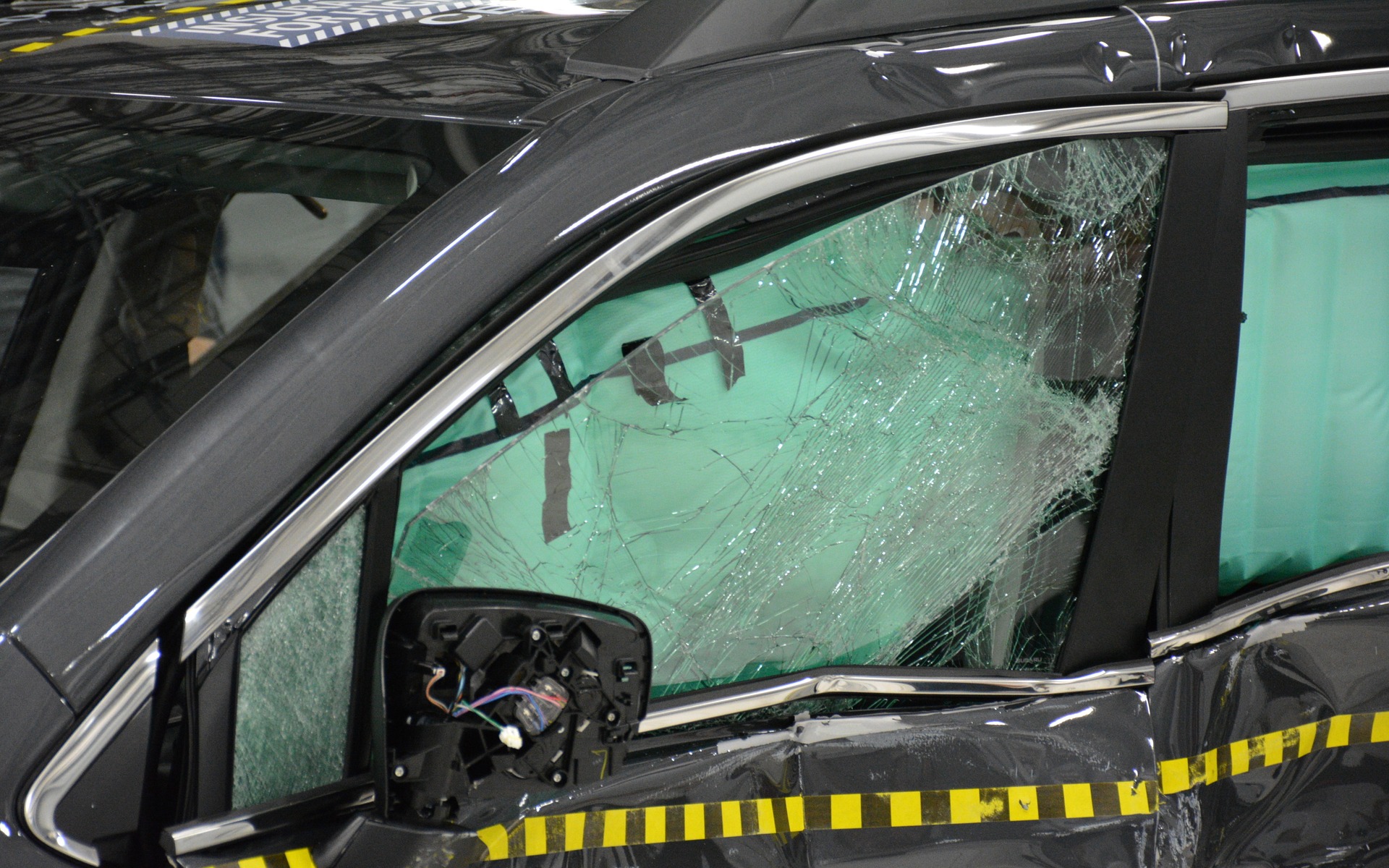 <p>IIHS side impact crash test for 2019 Subaru Ascent</p>