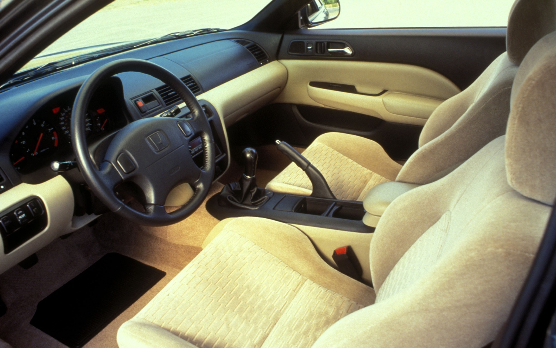 <p>Honda Prelude 1997<br>G&eacute;n&eacute;ration #4 (1997-2001)</p>