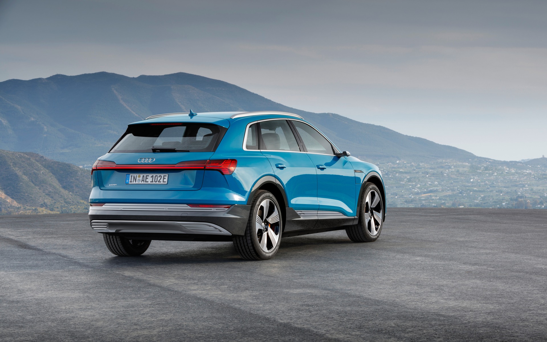 <p>Audi e-tron quattro 2019</p>