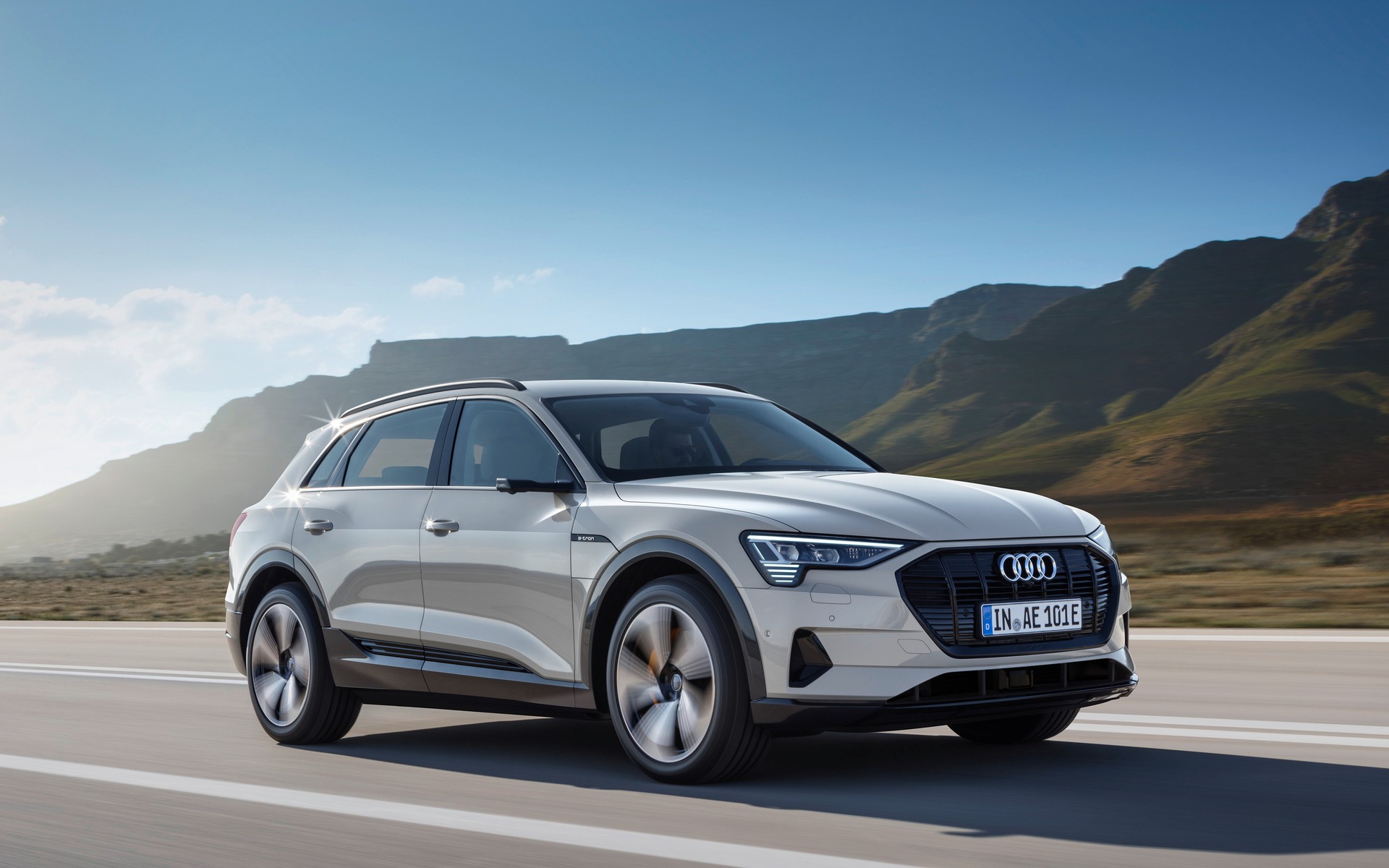 <p>Audi e-tron quattro 2019</p>