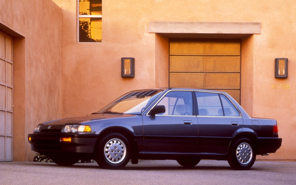 <p>Honda Civic 1988<br>G&eacute;n&eacute;ration #4 (1988-1991)</p>