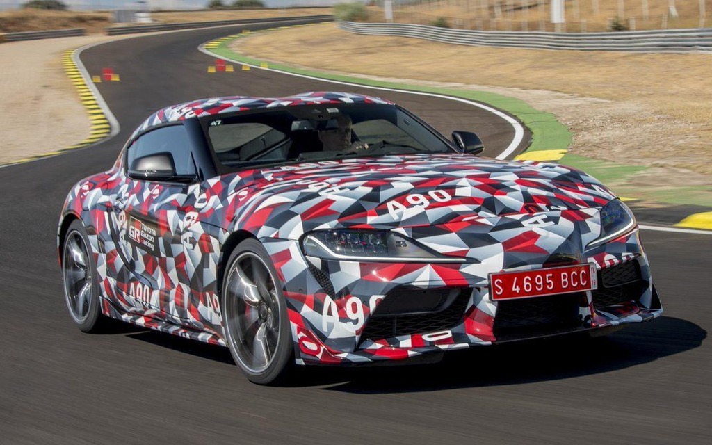 <p>La nouvelle Toyota Supra en habit de camouflage.</p>