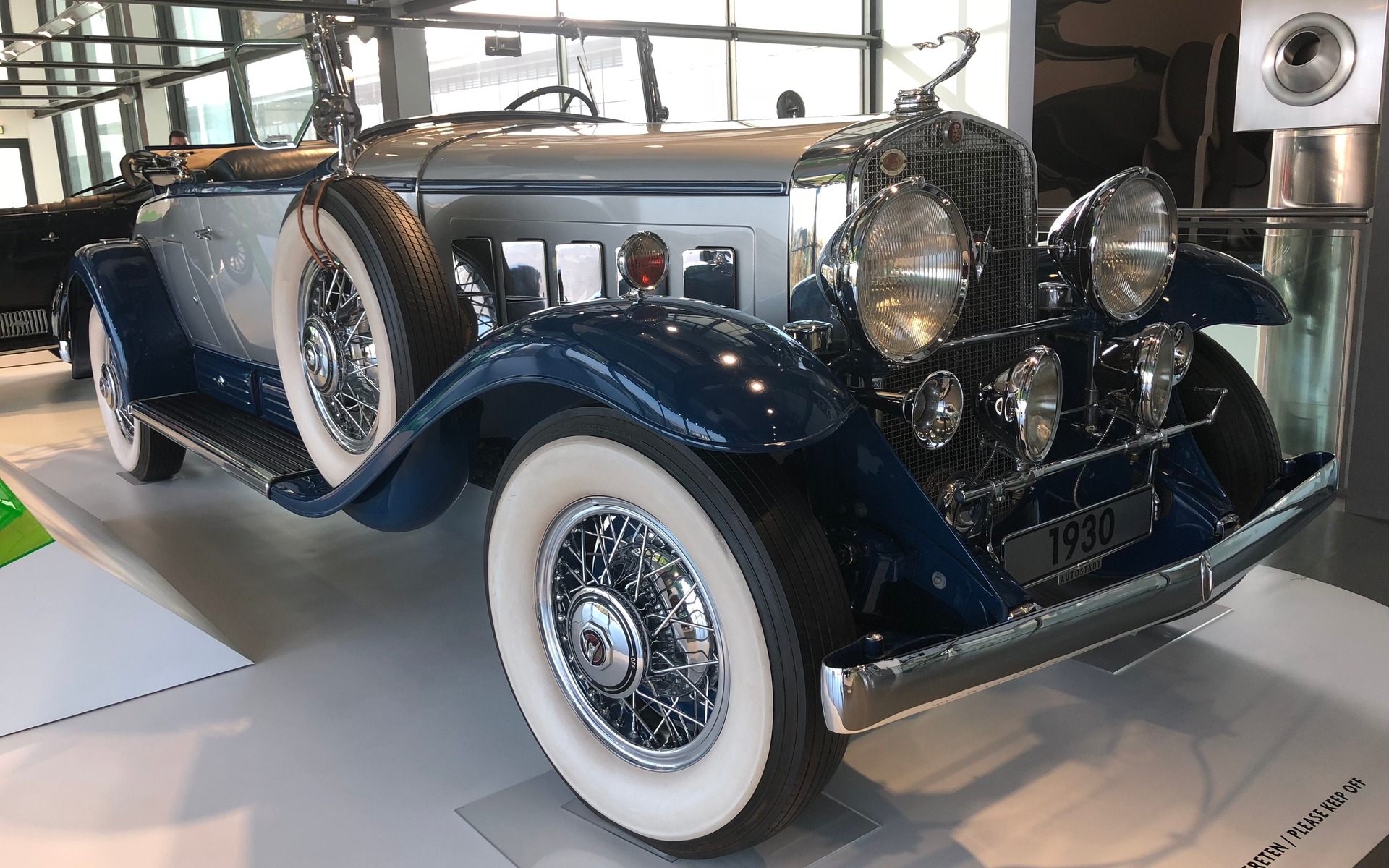 <p>1930 Cadillac V16 Series 452</p>