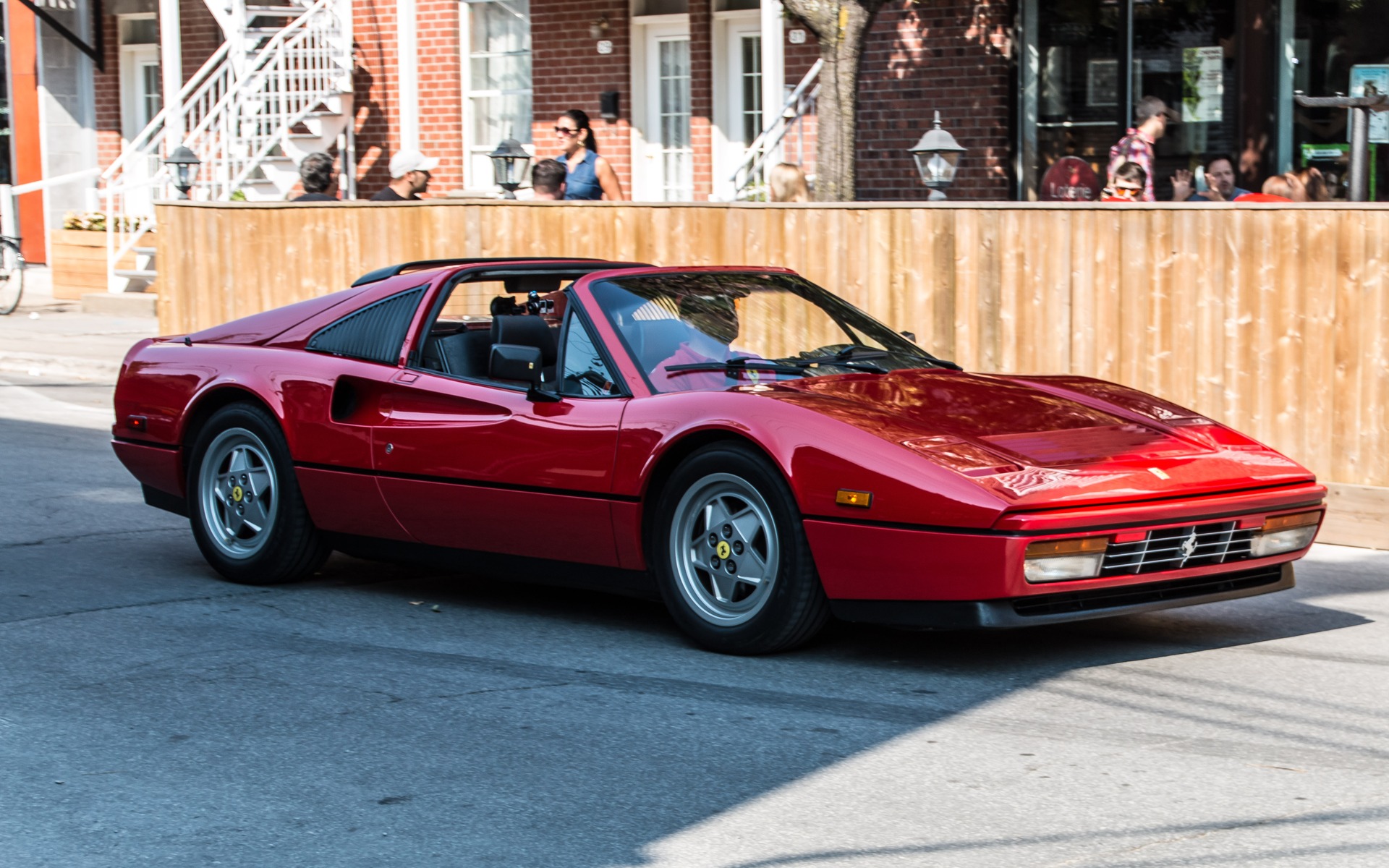 <p>Ferrari 328, construite en 1989 et 1994</p>