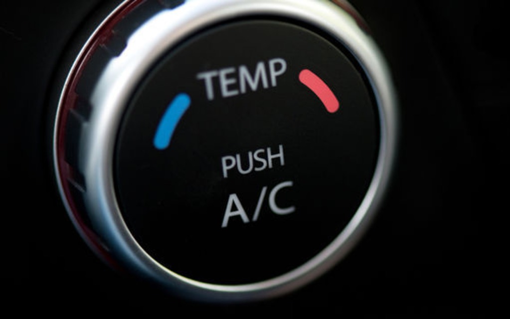 AIR CLIMATIS&Eacute;Automobile air conditioner
