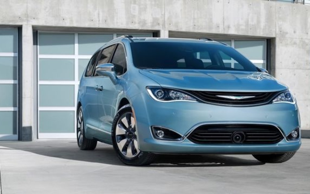 <p><strong>CHRYSLER PACIFICA</strong></p>
