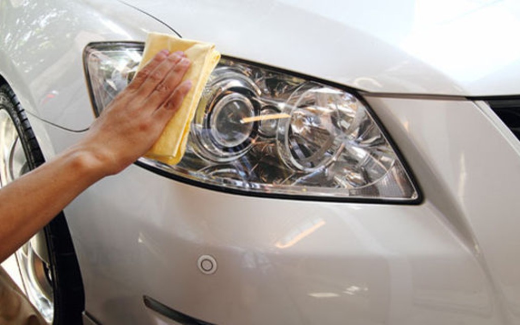 Comment polir les phares de votre voiture en 8 étapes ? Blog Mister-Auto