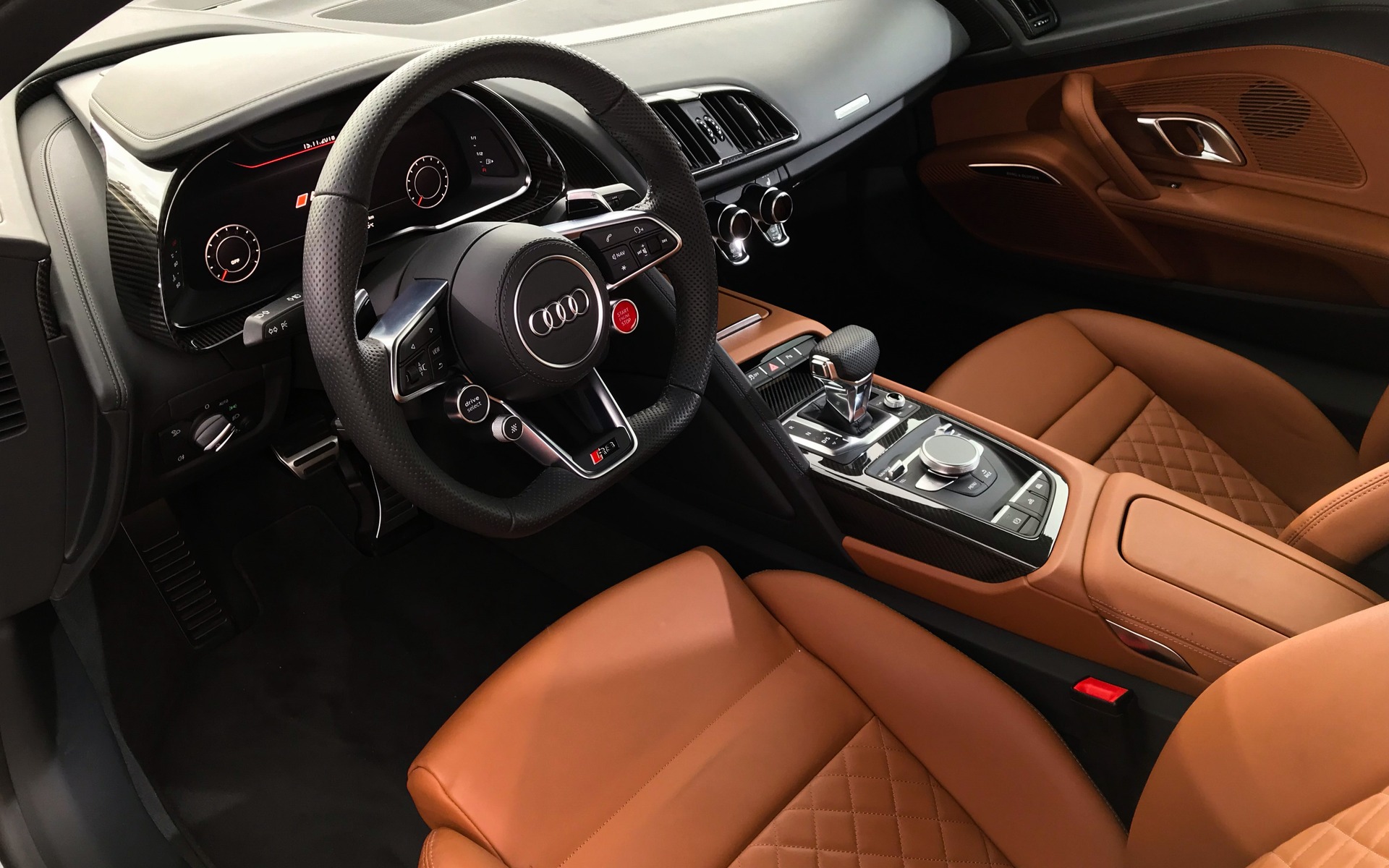 <p>Audi R8 V10 quattro Spyder 2020</p>