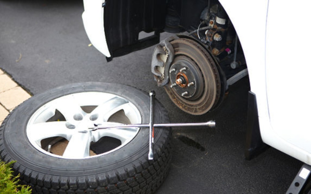 Tuto : Comment réparer un pneu crevé ? [vidéo] 