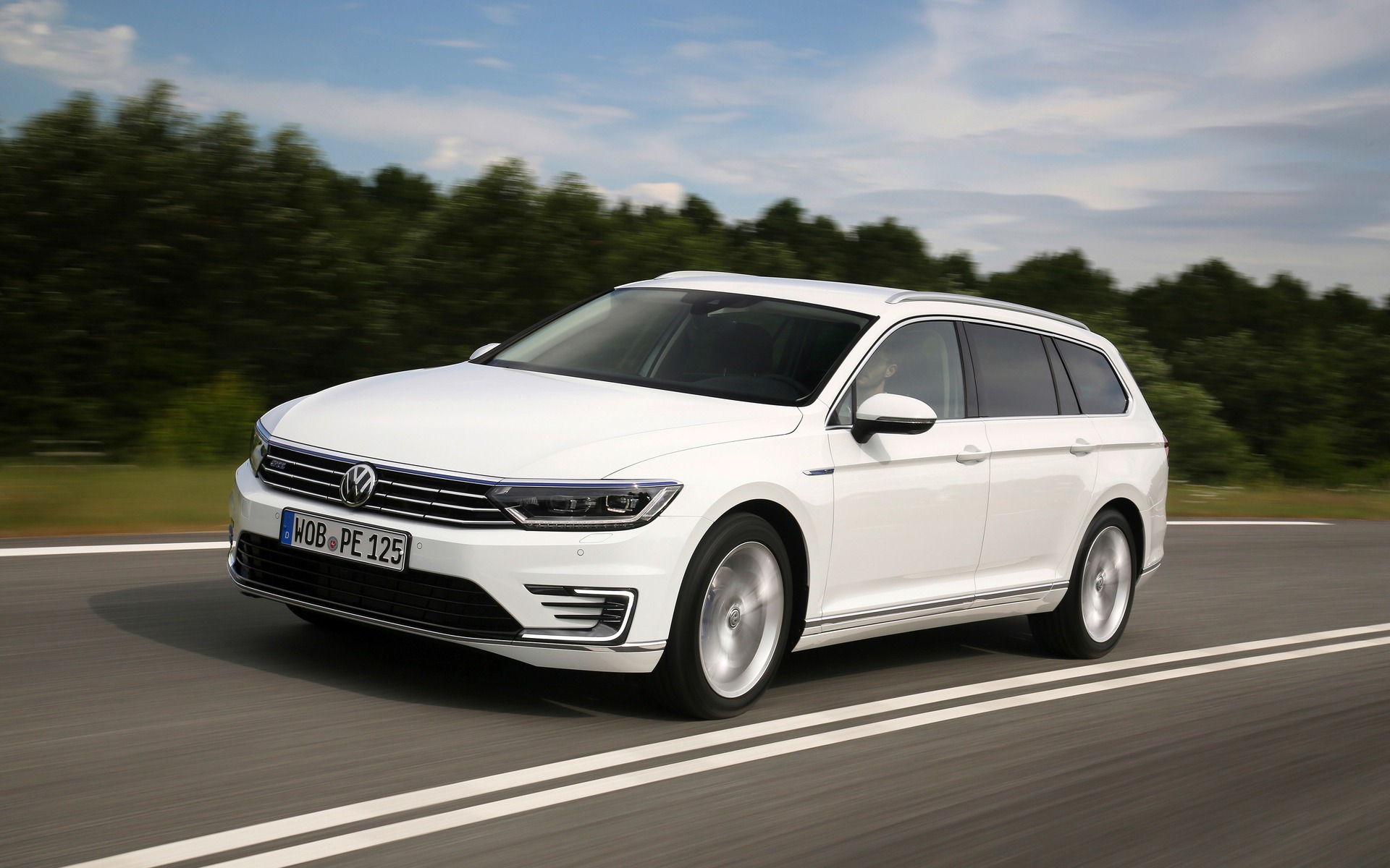 <p>In Europe, a wagon version of the Volkswagen Passat is available.</p>