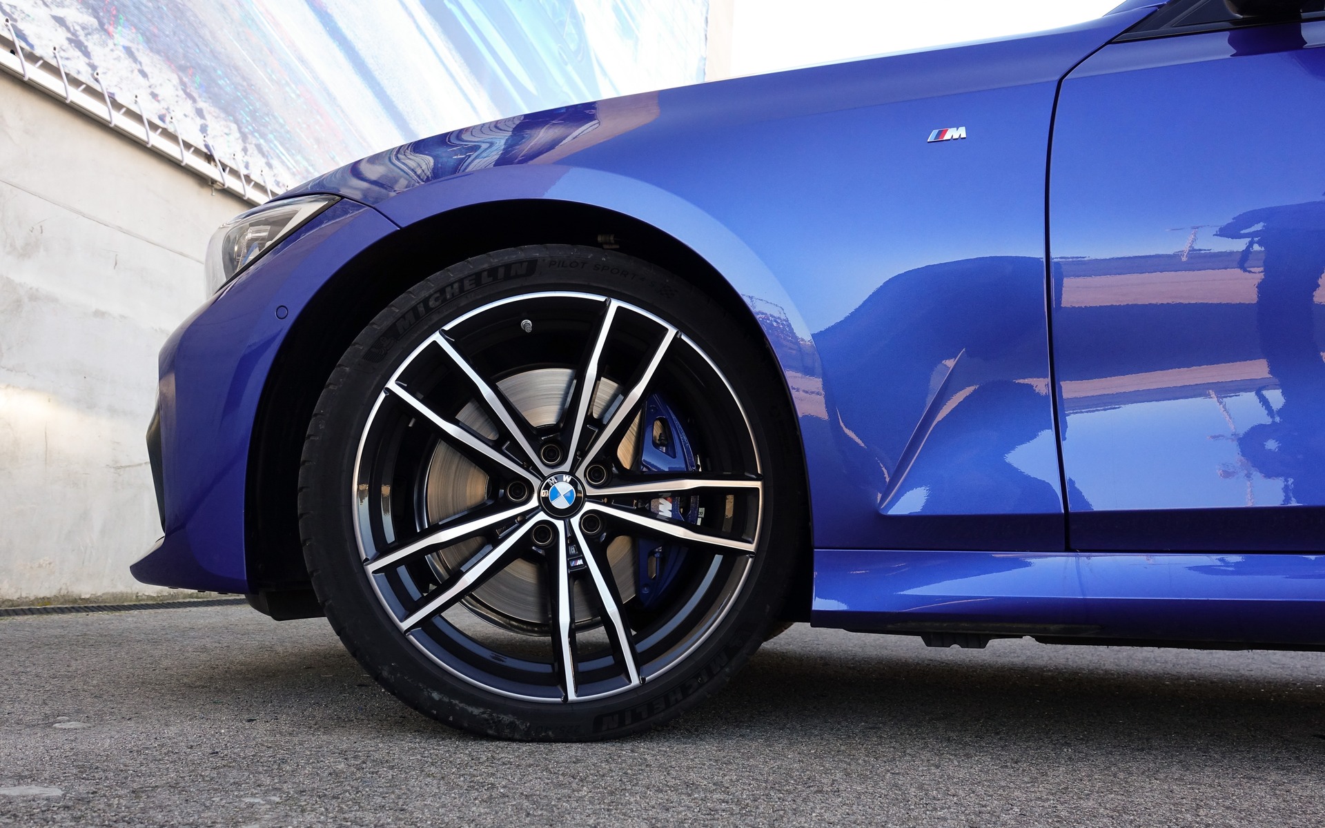 <p>The bigger M Sport brake discs are also optional on the 330i.</p>