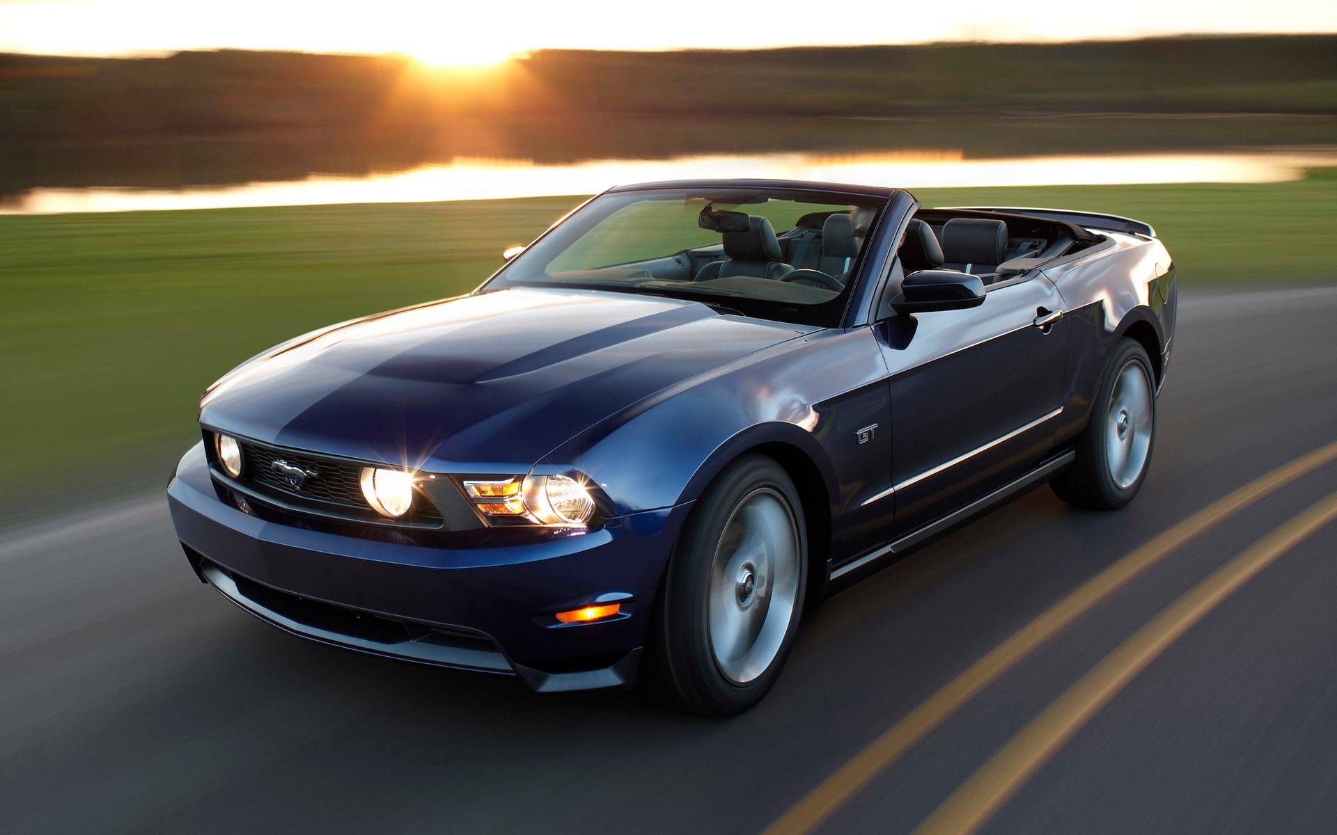 <p>Ford Mustang GT Convertible 2010</p>