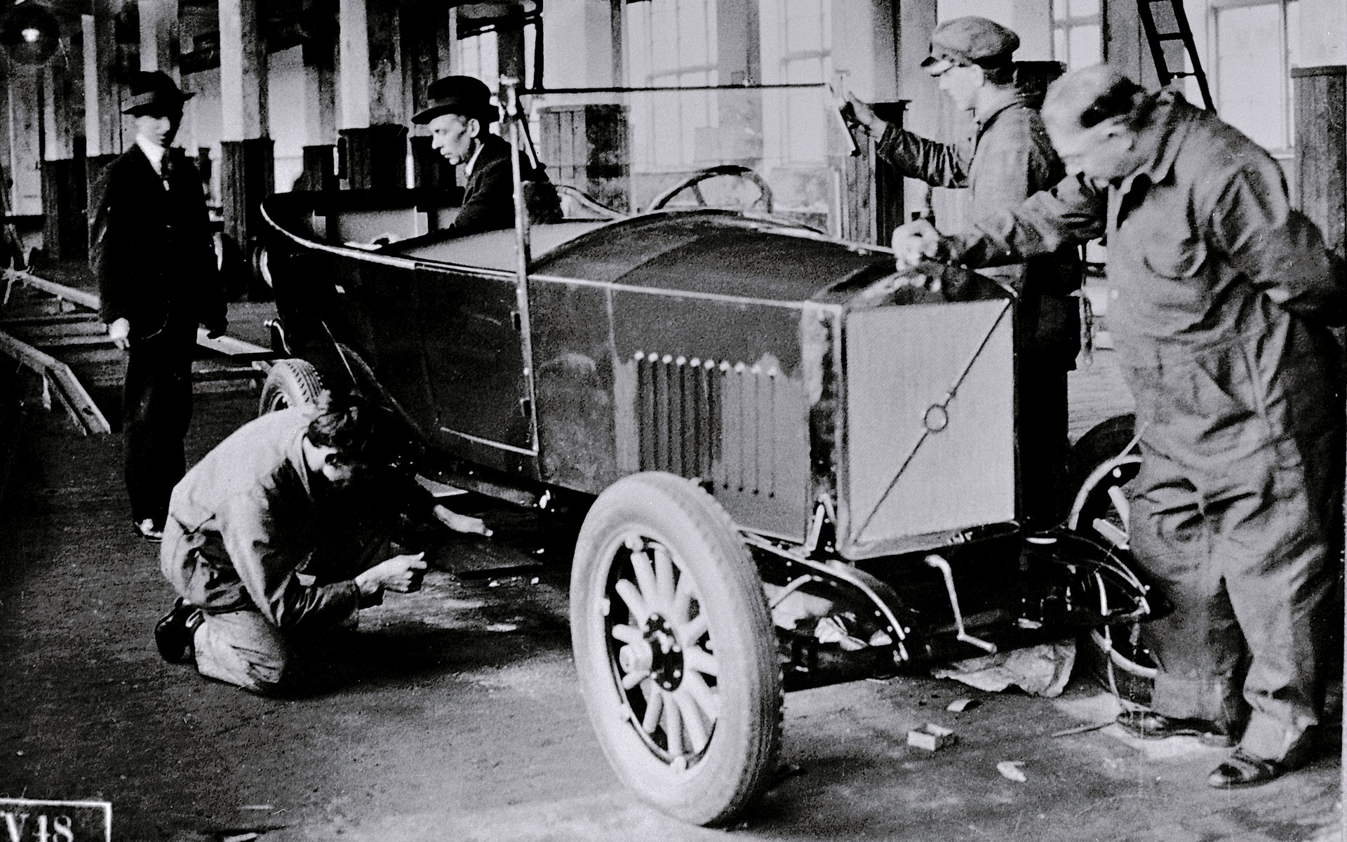 <p>La premi&egrave;re Volvo, la &Ouml;V4&nbsp;1927</p>