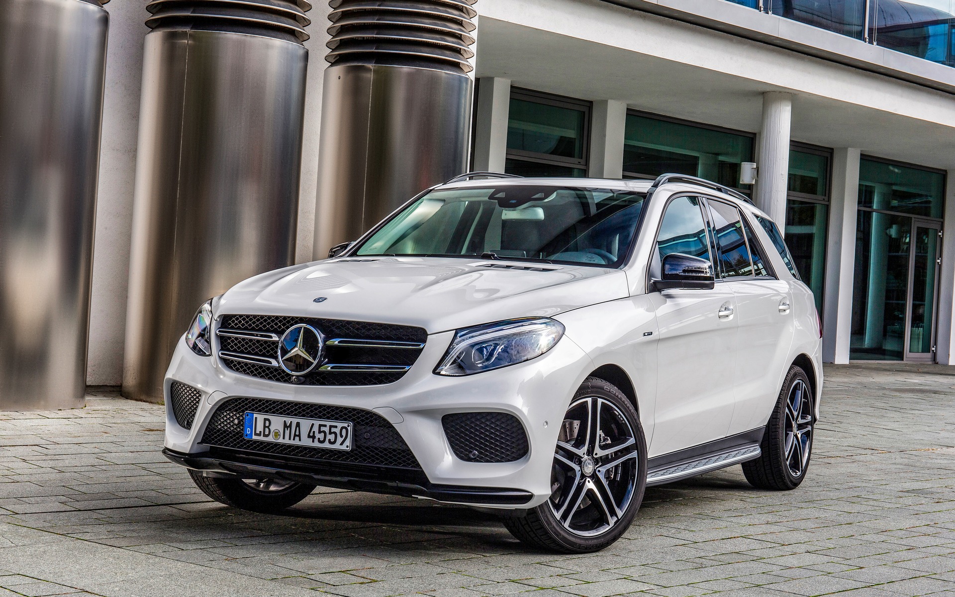 <p>2016 Mercedes-Benz GLE</p>