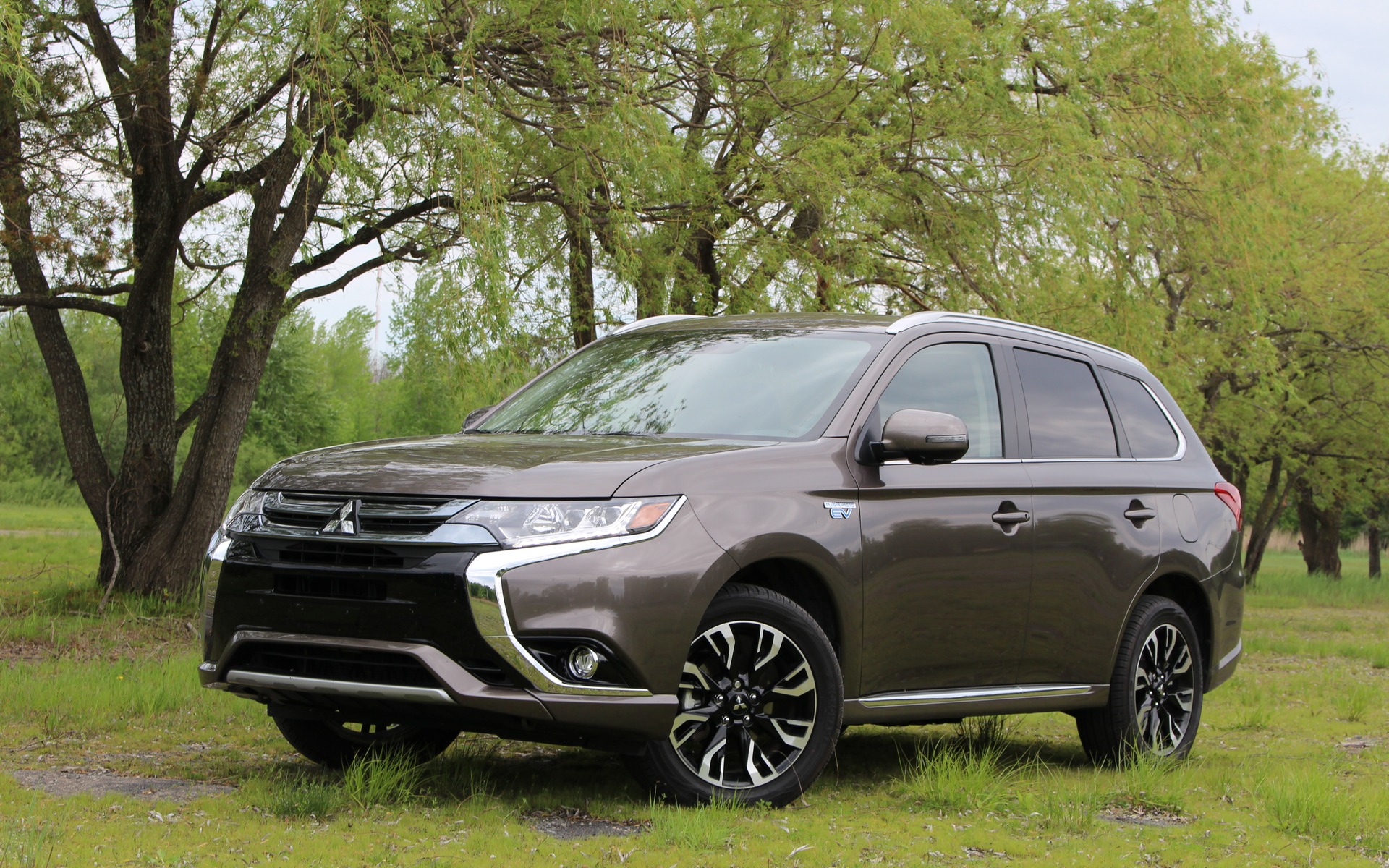 <p>Mitsubishi Outlander PHEV (2018-). Sold in other markets since 2013.</p>