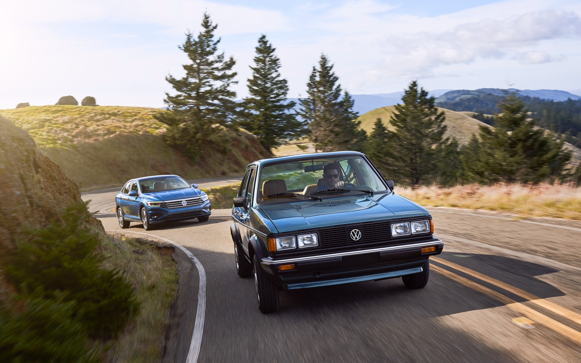 <p>Volkswagen Jetta 1982 et Jetta 2019</p>