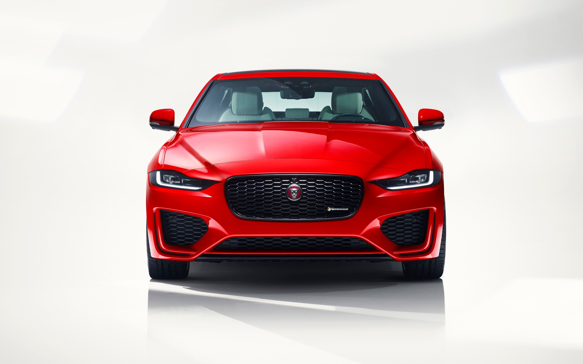 Ягуар xe 2022. 2020 Jaguar xe. Jaguar xe 2022.