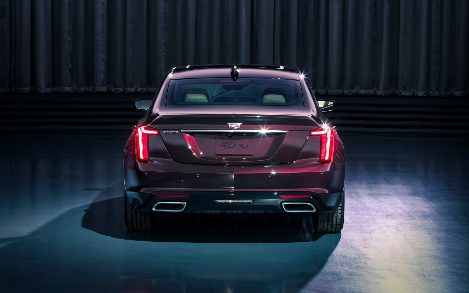 Cadillac седан 2021