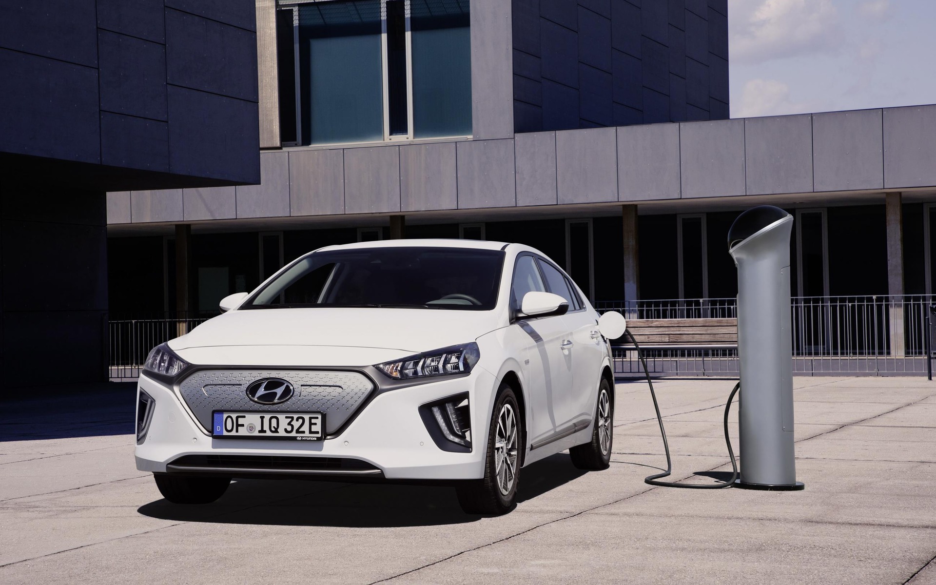 Meditatief Giotto Dibondon Bederven 2020 Hyundai IONIQ Electric to Offer More Range and Connectivity - The Car  Guide