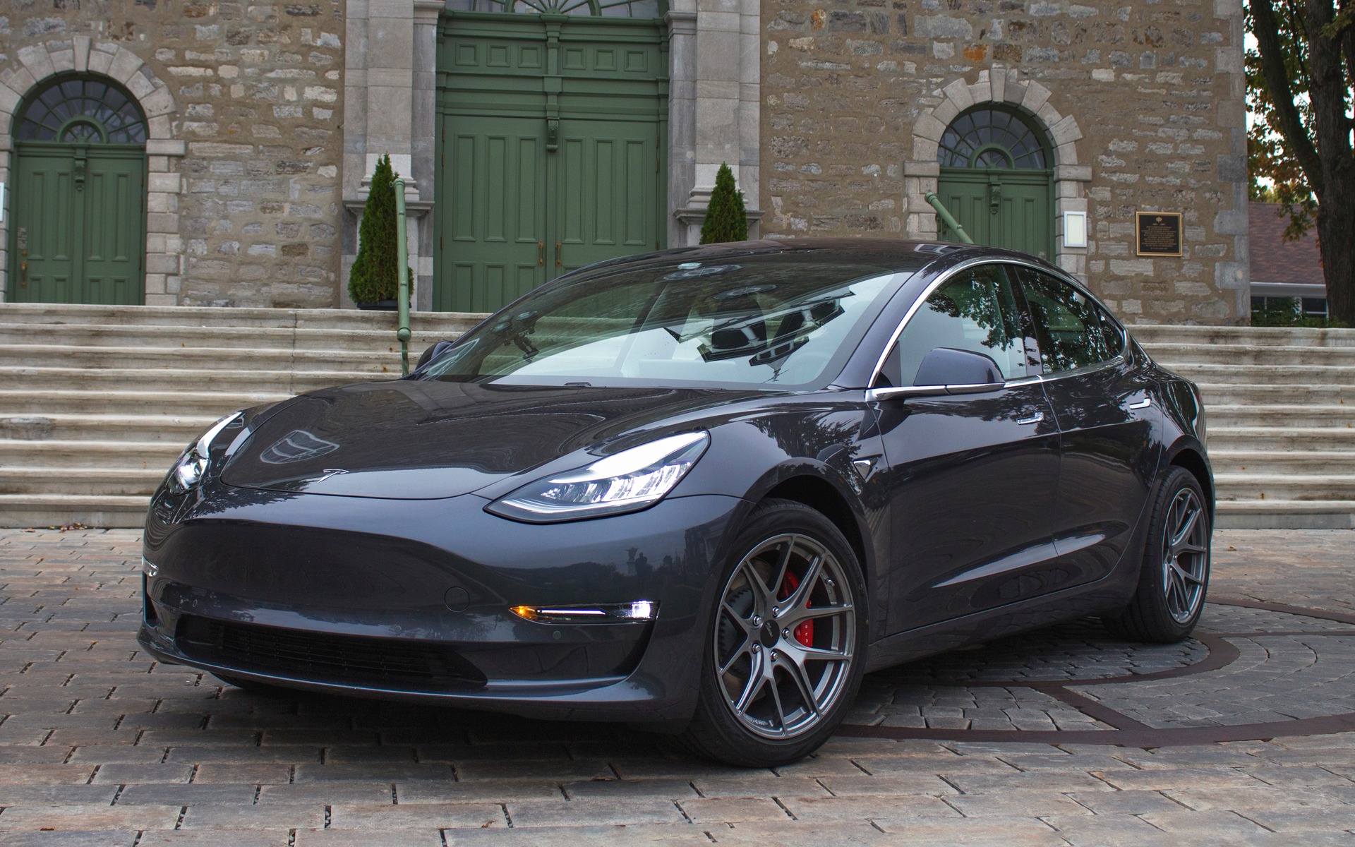 <p>Tesla Model 3, une berline compacte.</p>