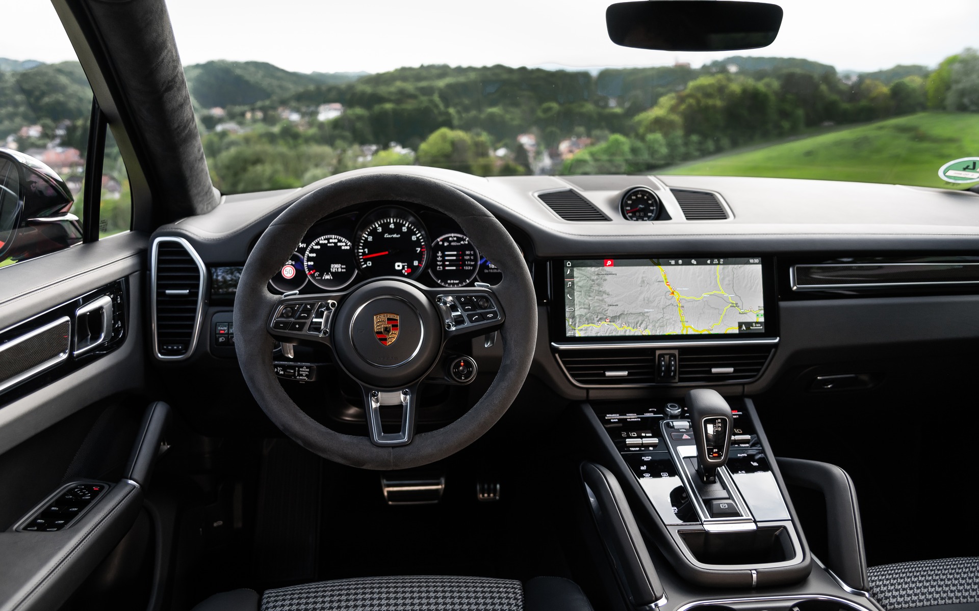 2020 Porsche Cayenne Interior, Cayenne Features