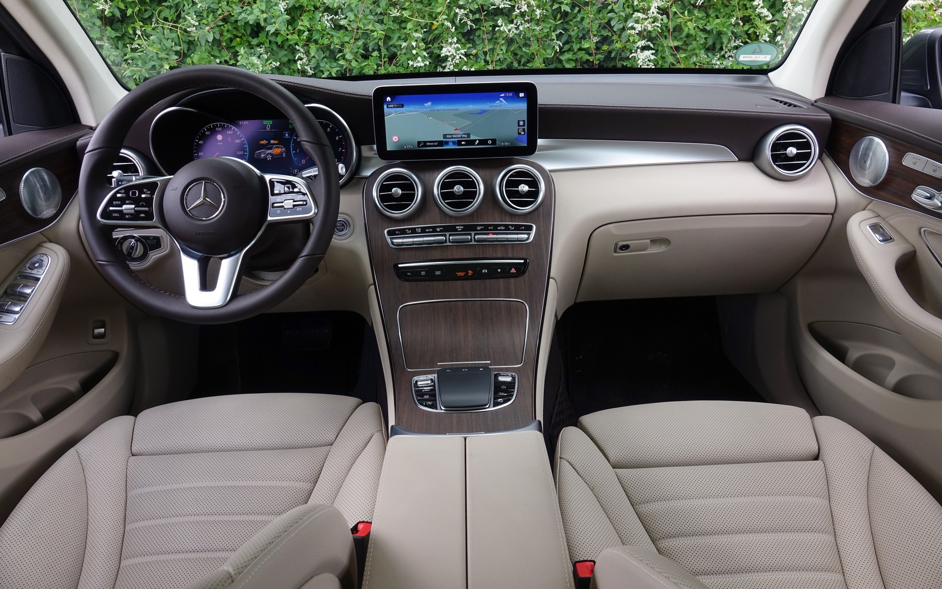 <p>2020 Mercedes-Benz GLC 300 4MATIC</p>