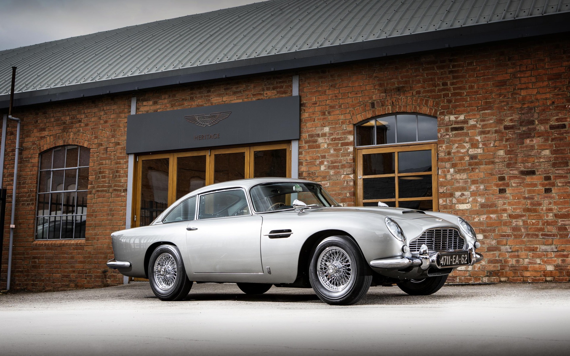 James Bond's 1965 Aston Martin DB5 to be Auctioned - The Car Guide
