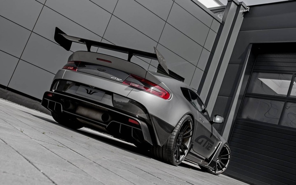 <p>Aston Martin GT12</p>